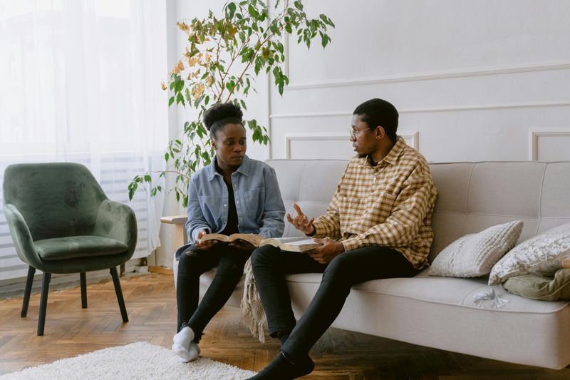 Learn to Tolerate Silence in Conversations