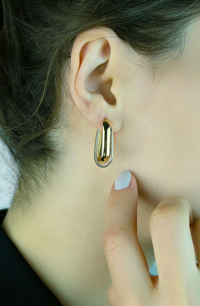 Master the Art of Accessorizing Minimally