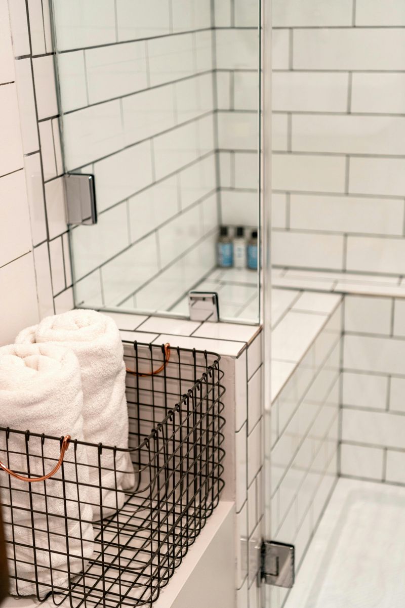 Minimal Clutter Maximum Detail