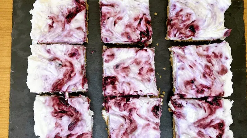 No-Bake Blueberry Cheesecake Bars