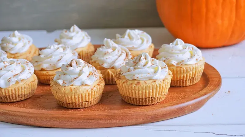 No-Bake Pumpkin Mini Cheesecakes