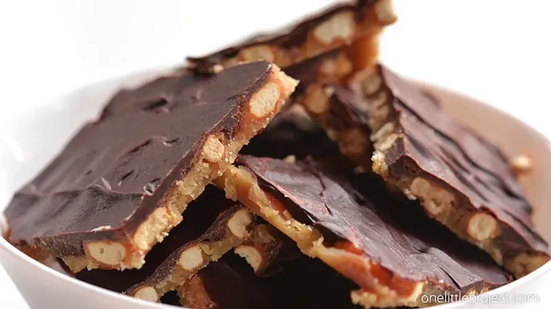 No-Bake Salted Caramel Pretzel Bars