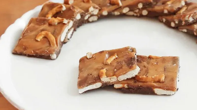 No-Bake Salted Caramel Pretzel Bars
