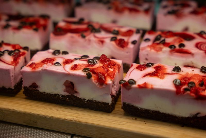 No-Bake Strawberry Cheesecake Bars