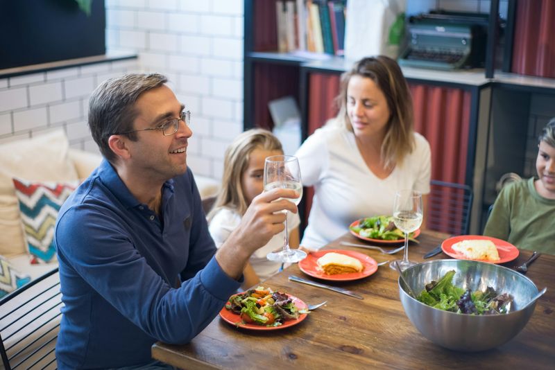 Practice Mindful Eating Without Screens