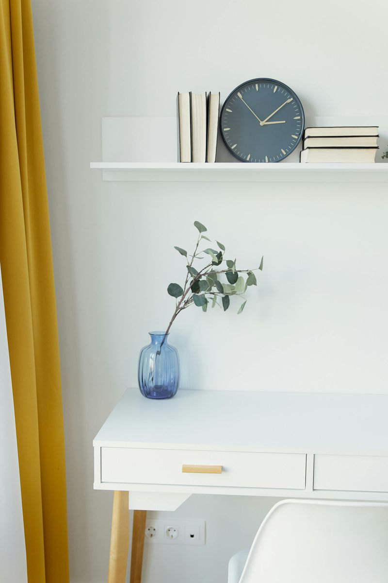 Uncluttered Surfaces