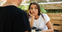 11 Nonverbal Signs a Woman Is Losing Interest