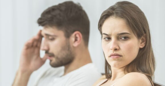 13 Behaviors Women Often Interpret as “He Doesn’t Care”
