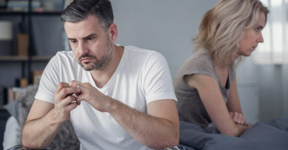 12 Things Women Do That Instantly Break a Man’s Trust