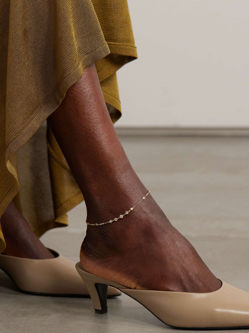 Ankle Bracelets in Most Contexts