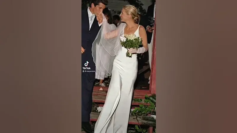 Carolyn Bessette's Sleek Sophistication