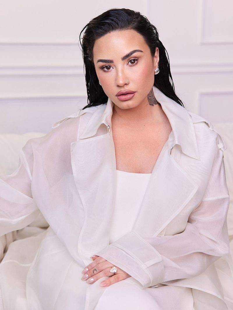 Demi Lovato and Emily Hampshire