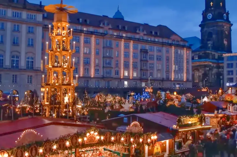 Dresden, Germany — Striezelmarkt