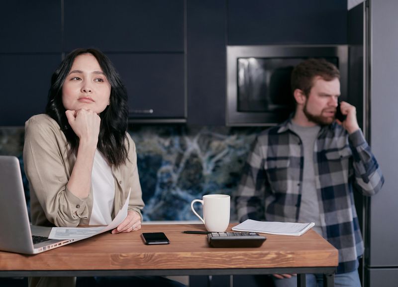 Household Conversations Die Completely