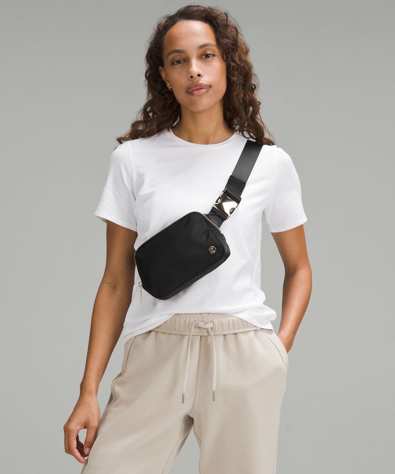 Lululemon Everywhere Belt Bag