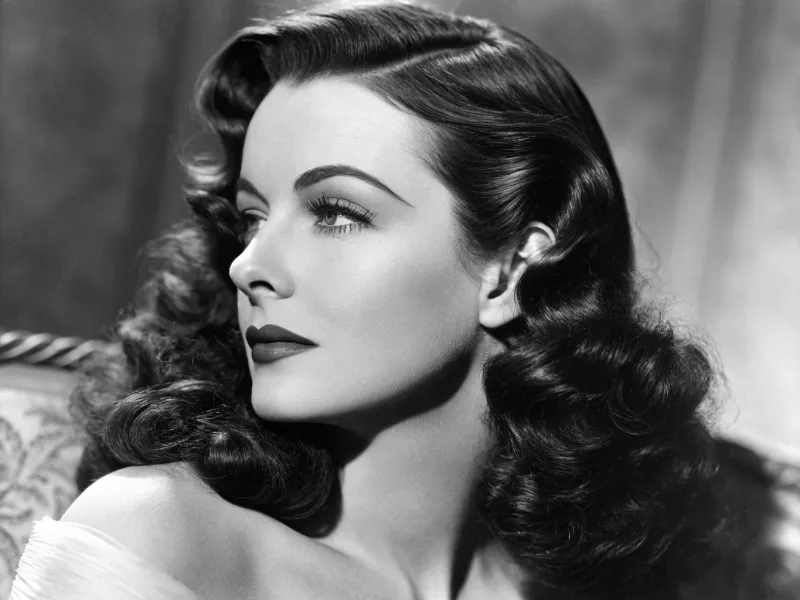 Old Hollywood Glam Waves (1930s–50s)