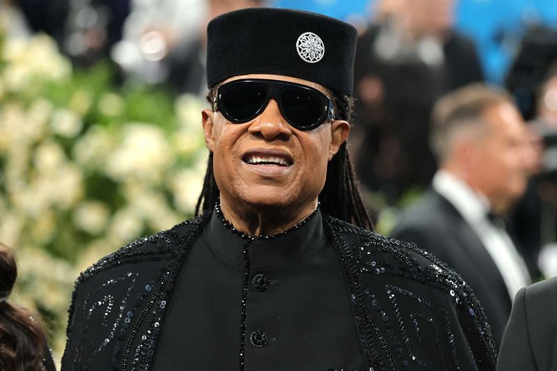 Stevie Wonder (74) 