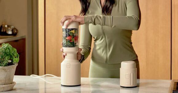 The 15 Best Holiday Gifts for the Mom Who Does It All (According to Moms)