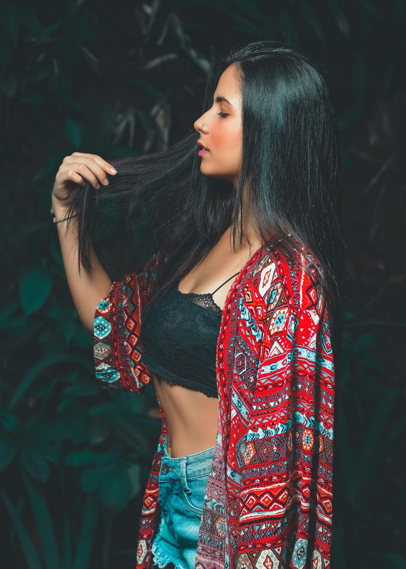 They Use Confident, Open Body Language