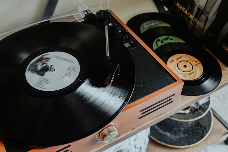 Vintage-Inspired Vinyl Record Player
