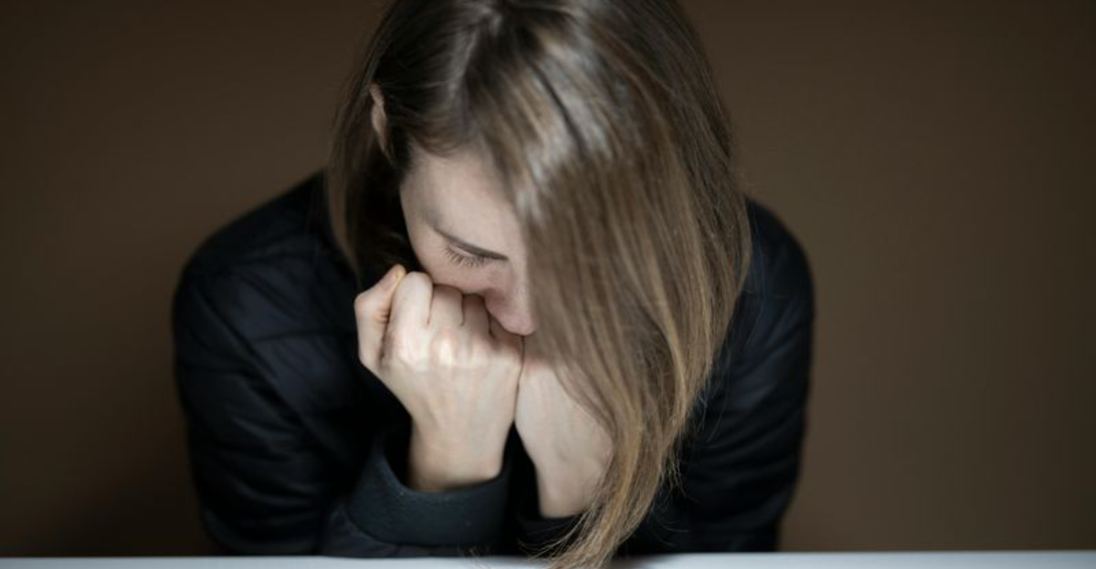 These 11 Small Behaviors Often Appear When Someone Is Feeling Unhappy