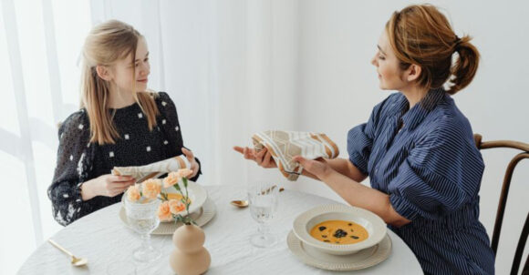 11 Table Manners That Quietly Signal a Privileged Upbringing