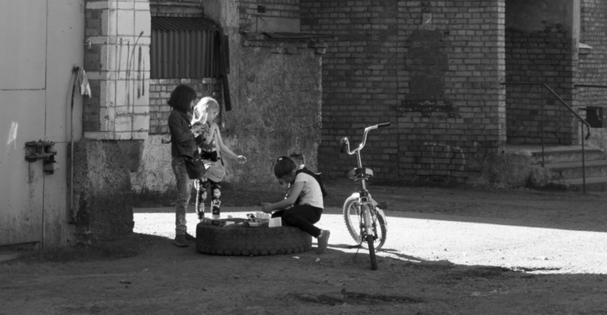 13 Old-School Household Rules 1960s Kids Remember Well