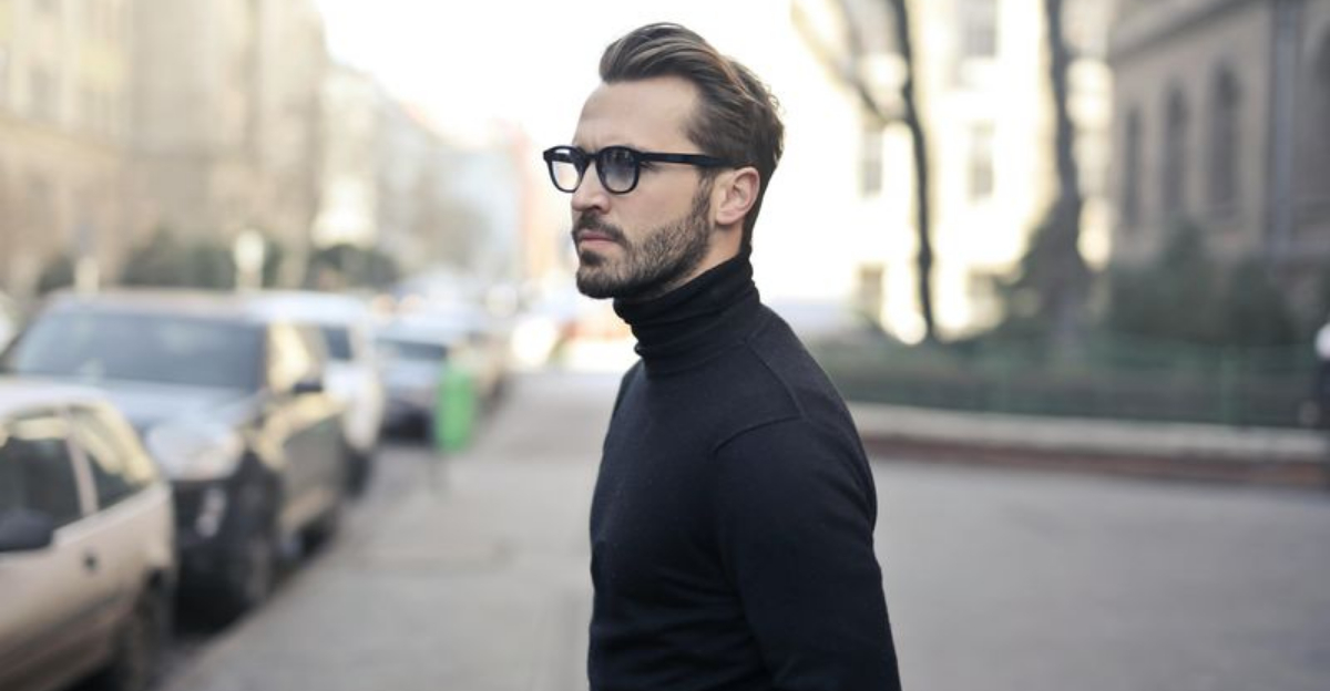 7 Signs He’s Consuming “Red Pill” Content (And How It Shows Up in Dating)