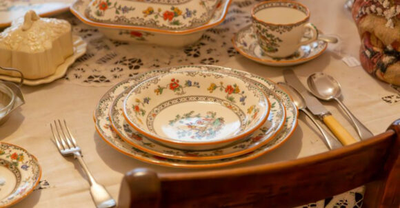 8 dining room pieces designers say are always worth thrifting