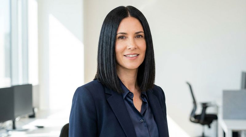 Blunt Cut with Middle Part