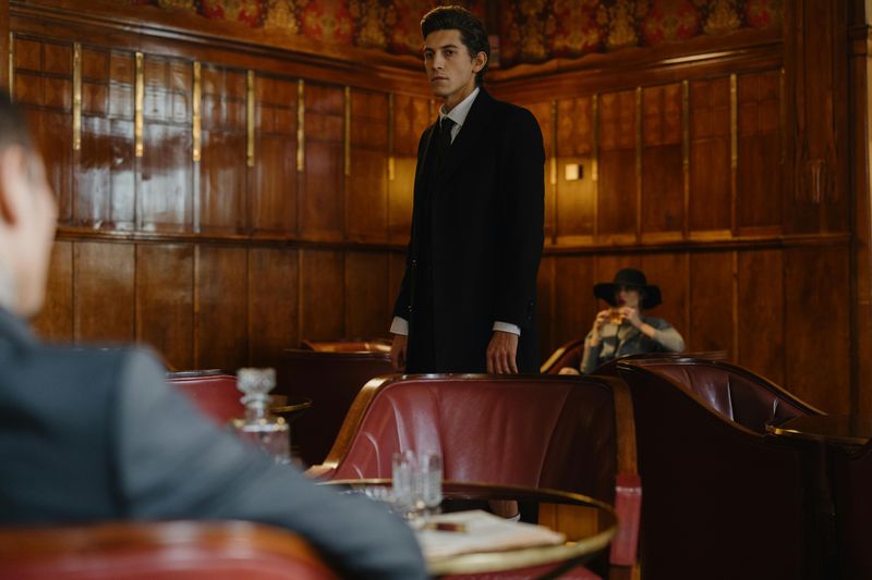 Failing to Adapt Behavior to Different Social Settings