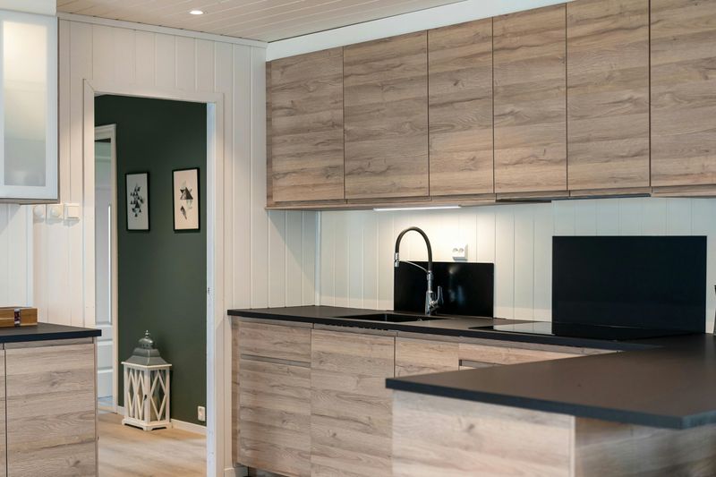 Flat-Panel Cabinet Doors