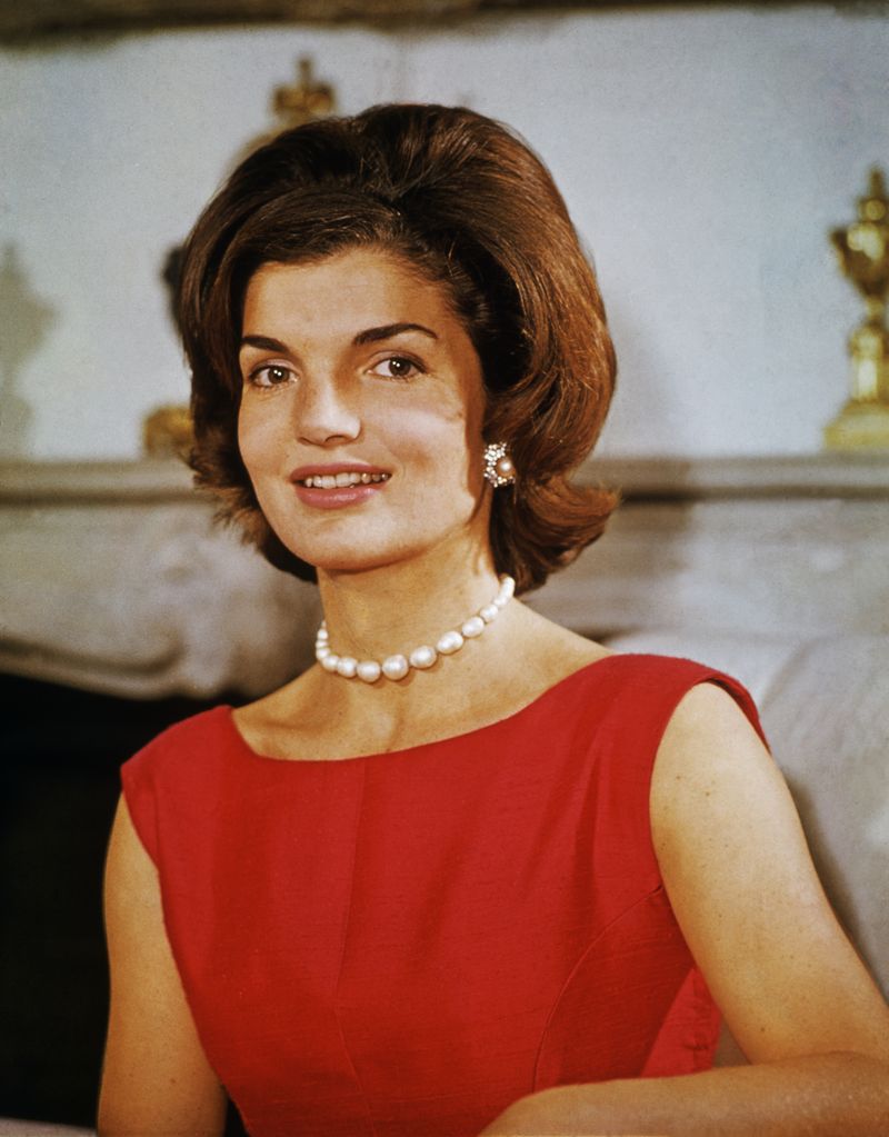 Jackie Kennedy Onassis – American Sophistication & Timeless Tailoring