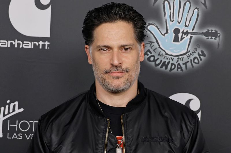 Joe Manganiello - 6'5''