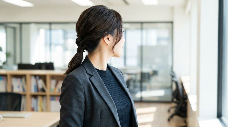 Low Ponytail with Twist