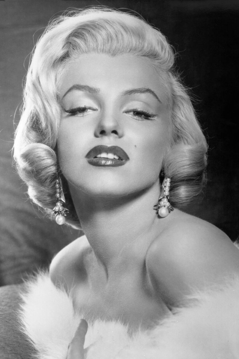 Marilyn Monroe – Hollywood Glamour Icon