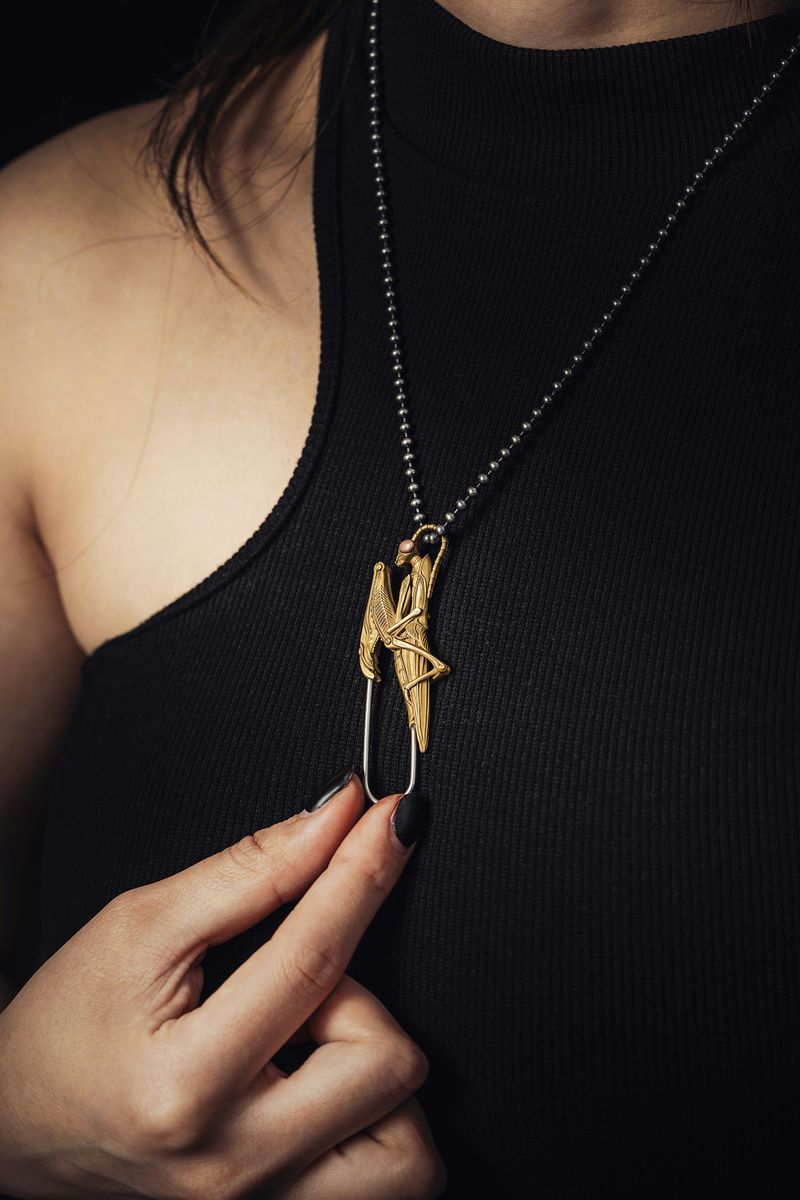 Say Goodbye to Logo Pendants, Welcome Artistic Pendants