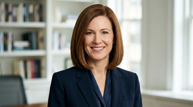 Shoulder-Grazing Bob with Side Part