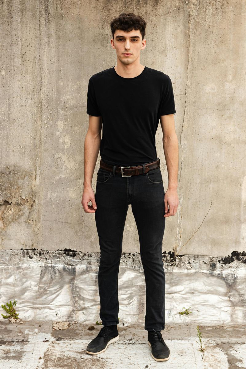 Skinny-Fit Pants That Cling Everywhere