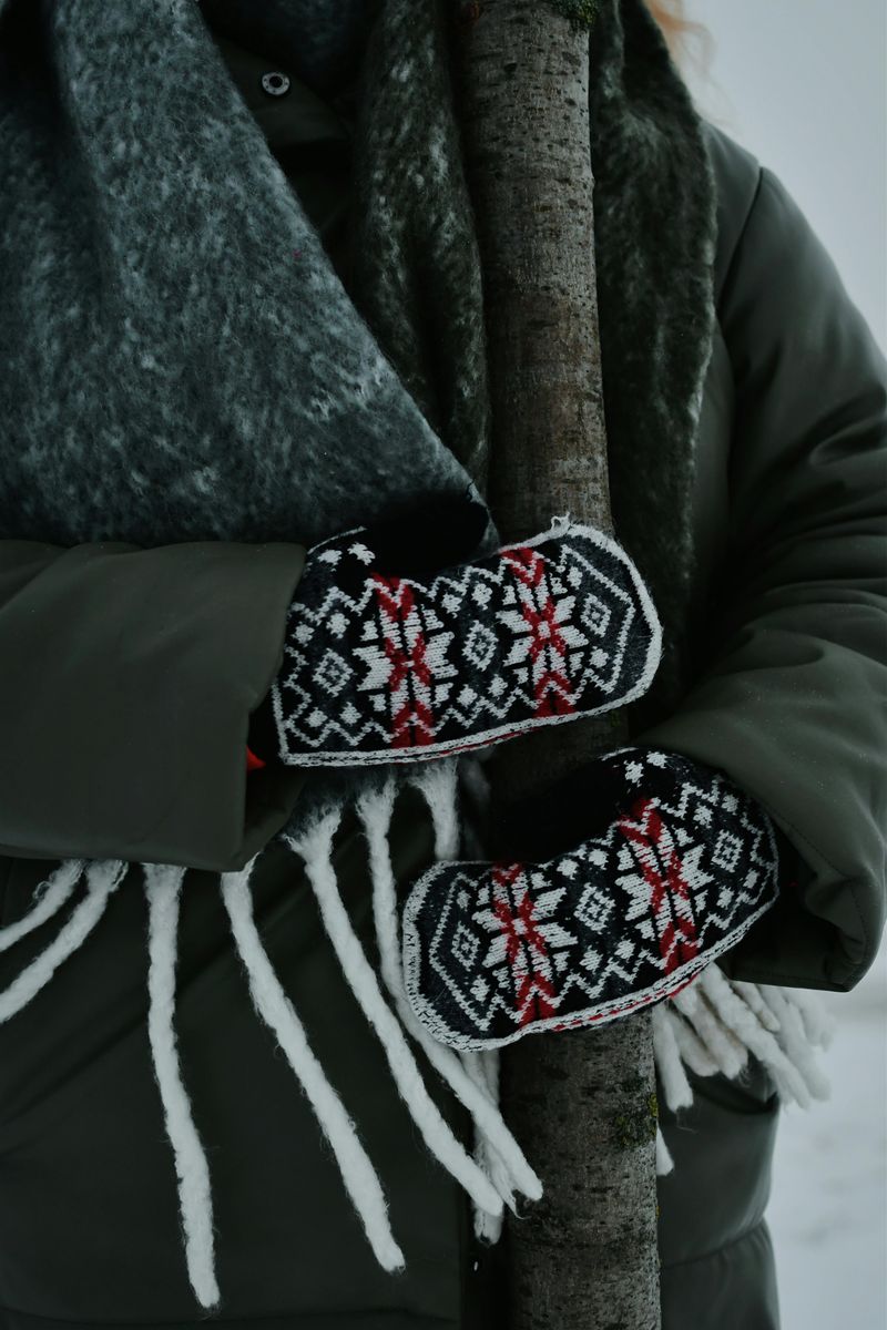 Luxury Accessories (Gloves, Scarves, Mittens)