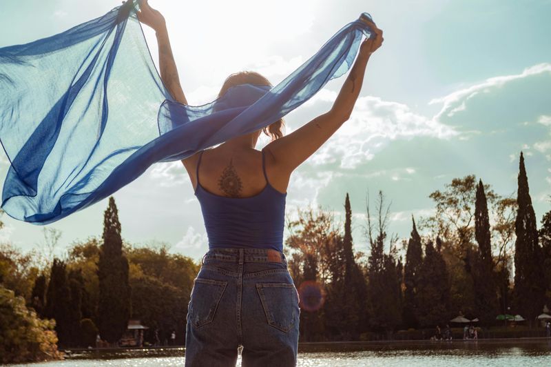 Low Attachment to Rigid Structure