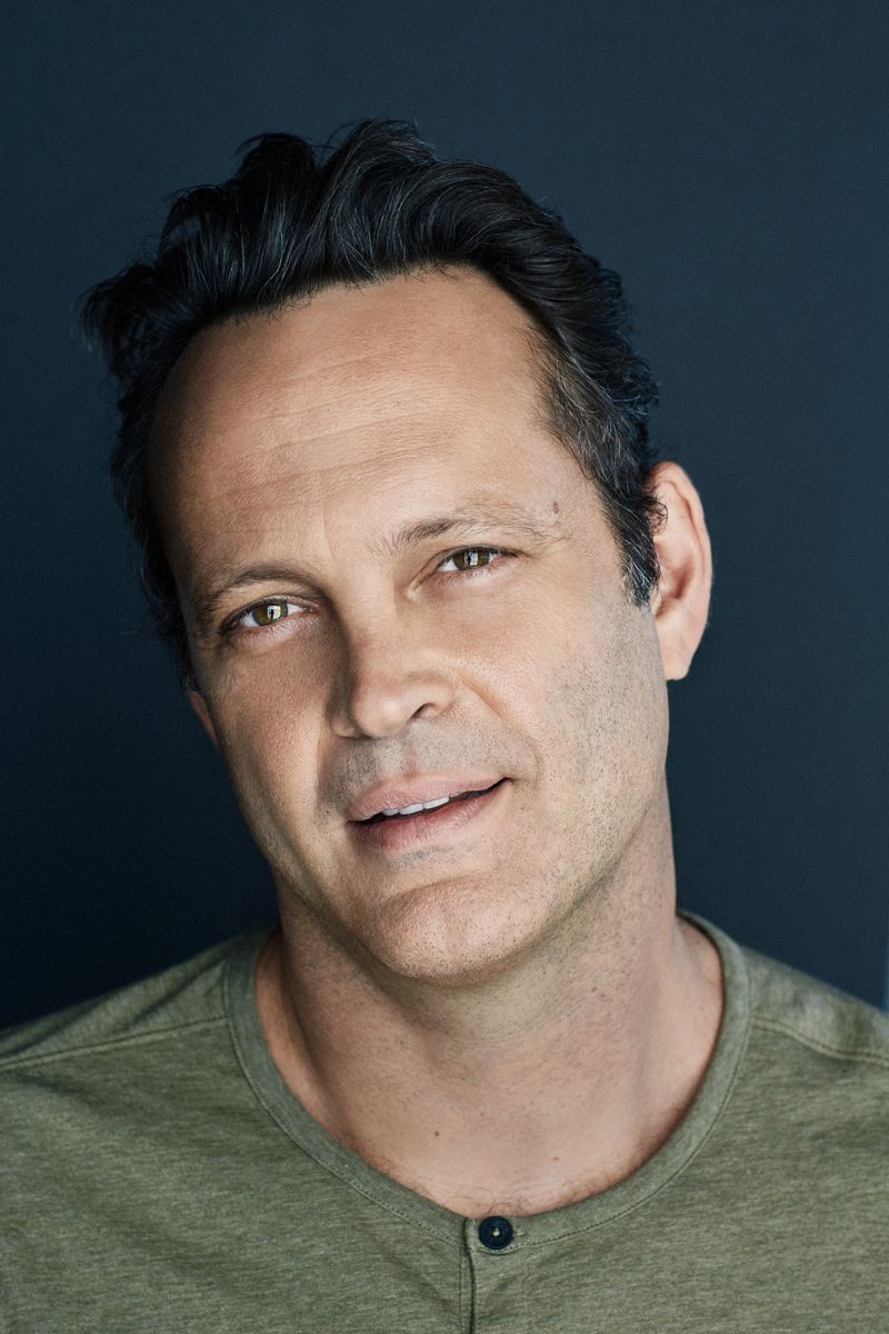 Vince Vaughn - 6'5''