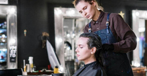 Hairdressers Reveal 12 Client Habits They Don’t Appreciate