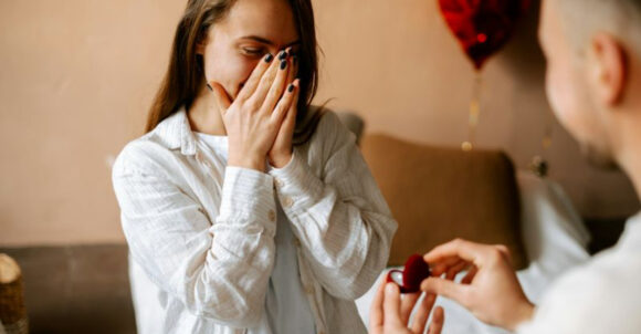 People Who Struggle to Choose the Right Partner Often Exhibit These 10 Common Behaviors