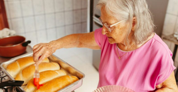 These 13 long-standing boomer kitchen habits confuse younger cooks today