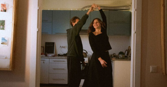 16 Signs You’re Genuinely in Love—According to Experts