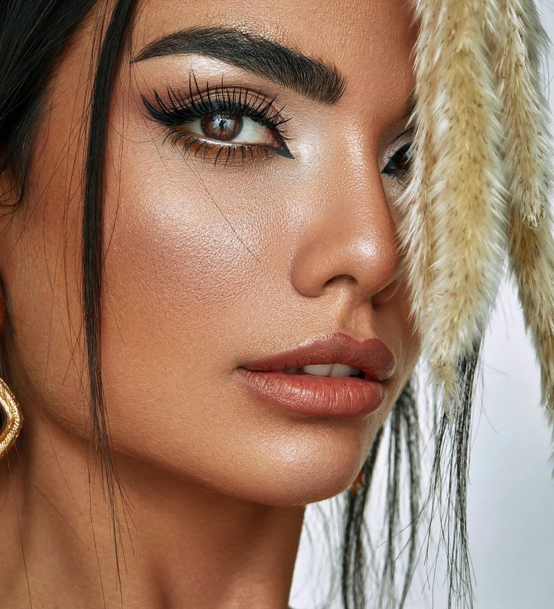 Add a Soft Highlight to the Inner Corners