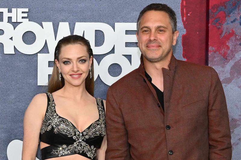 Amanda Seyfried and Thomas Sadoski