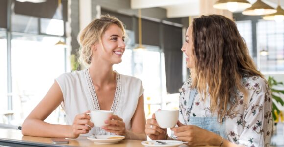 Experts Say These 7 Body Language Signs Are Major Red Flags