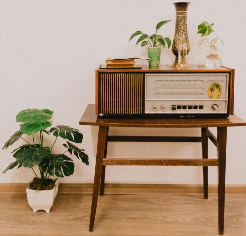 Find Mid-Century Modern Side Tables